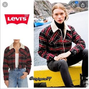 Brand new with tags Levi’s Ex Boyfriend CROPPED